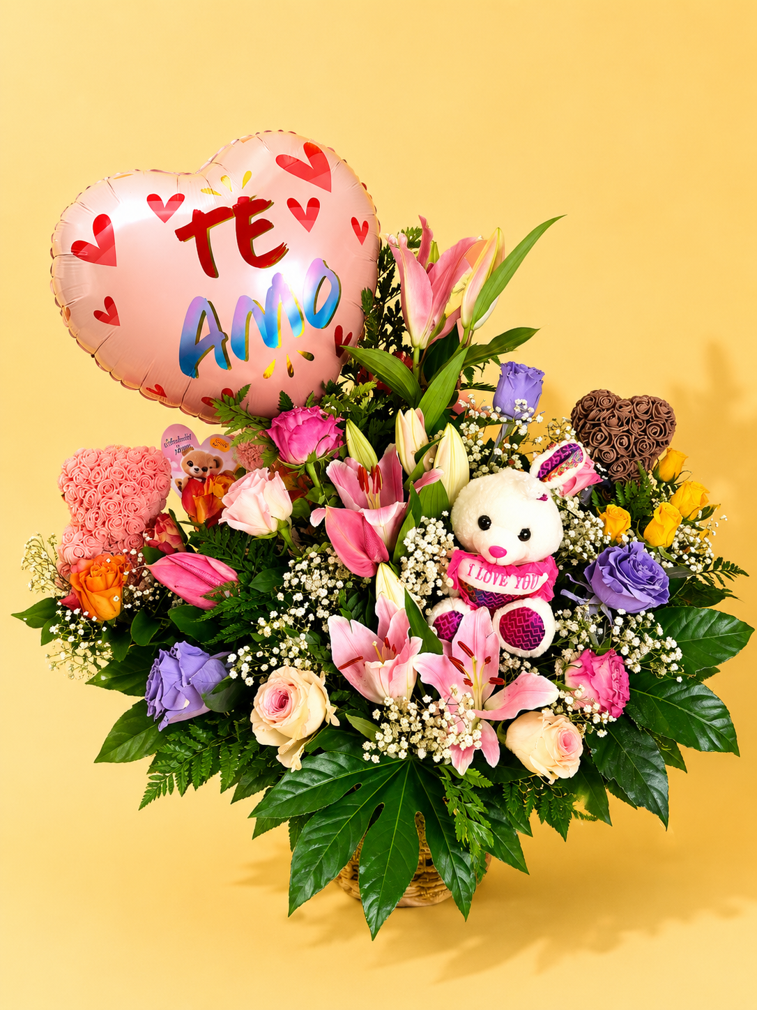 Caja de flores variada + Peluche + Globo